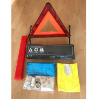 Ersthilfe-Tasche TRIO - Verbandtasche mit Warnweste und Warndreieck - in Diversen Farben
