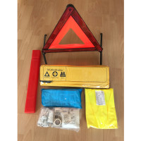 Ersthilfe-Tasche TRIO - Verbandtasche mit Warnweste und Warndreieck - in Diversen Farben